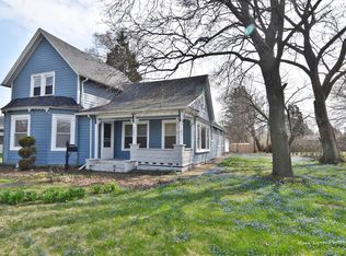 521 S McHenry Ave, Crystal Lake, IL 60014