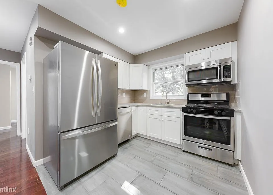 1792 E 48th St-02
