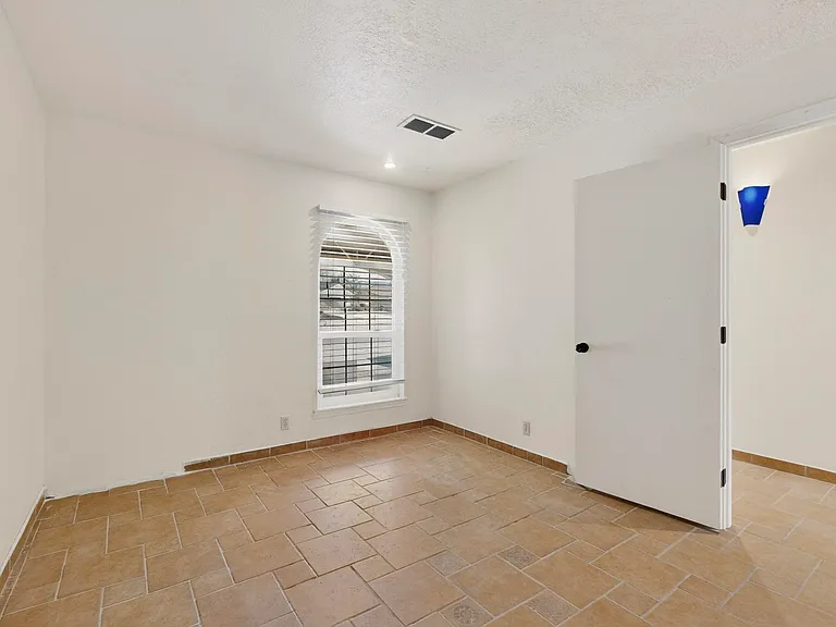 6500 Martin Ct NE — Photo 29