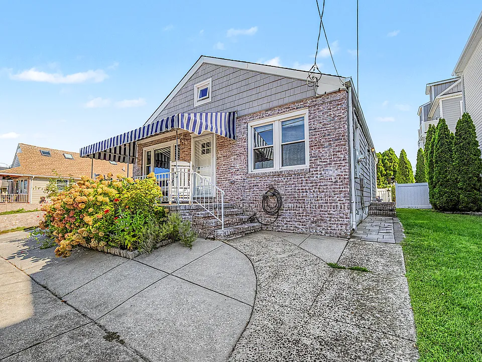 205 N Delavan Ave