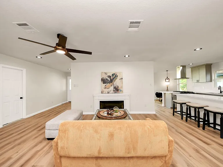 2407 Crestdale Dr — Photo 16