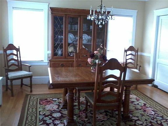 4th image of 52 Ravenswood Ave