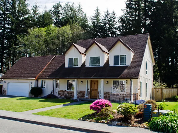 970 Helen Ln, Brookings, OR 97415