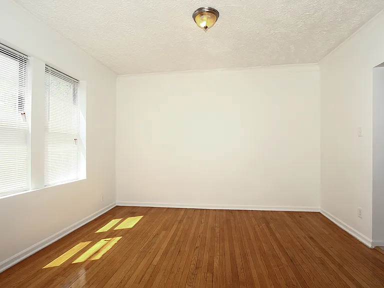 8241 S Ellis — Photo 18