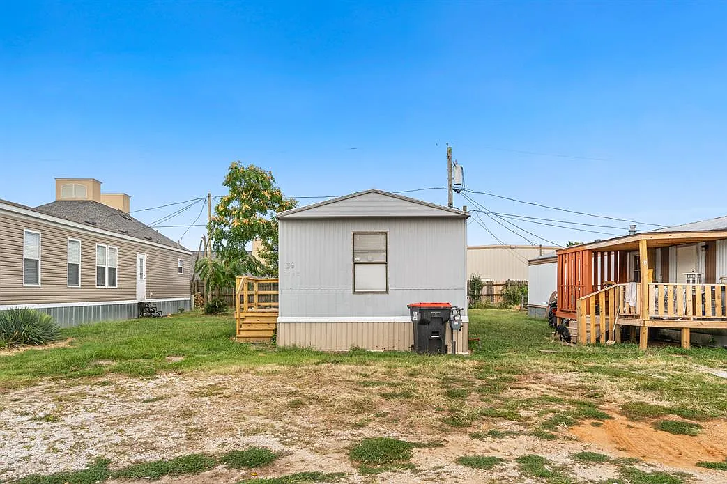 2 bed, $910 — Photo 2