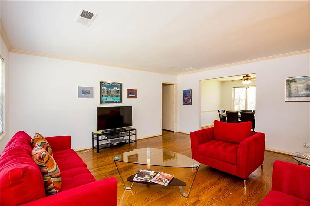 3 bed, 1593 sqft, $3,100 — Photo 4