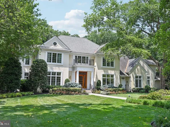 12 Cove Rd, Moorestown, NJ 08057