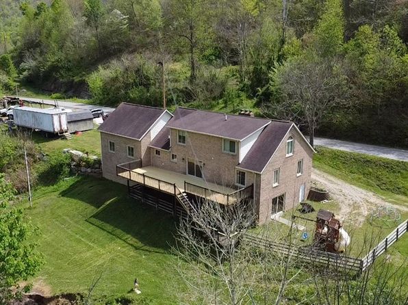 417 Middle Frk, Hagerhill, KY 41222