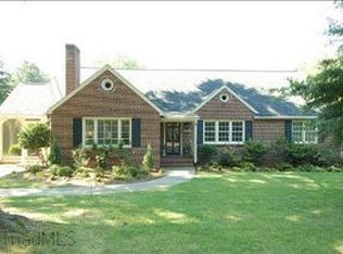 220 N Pine Valley Rd, Winston Salem, NC 27104