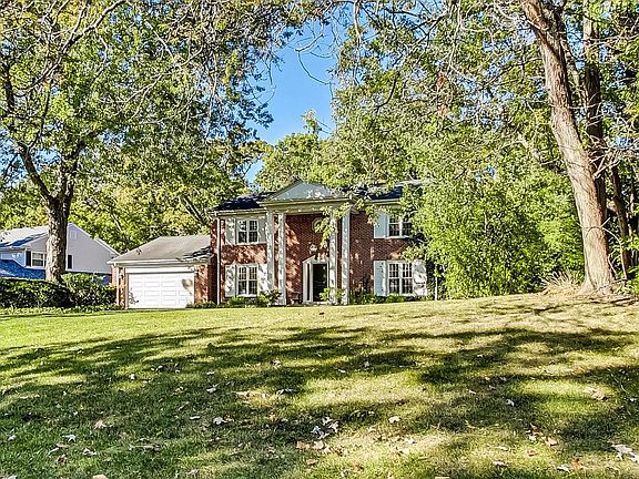 4th image of 1040 Forest Hill Rd