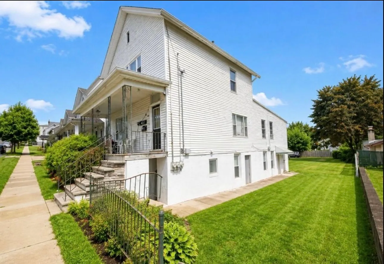 4 bed, 800 sqft, $1,650 — Photo 1