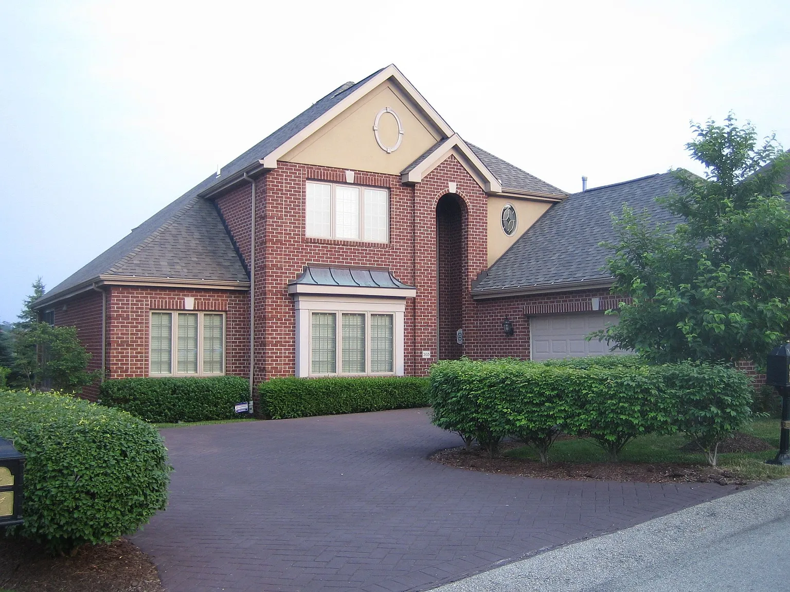 203 Victoria Ln photo 1