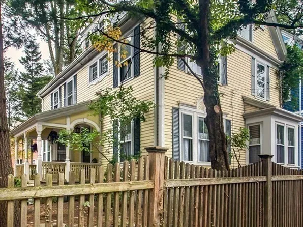 33 Hurlbut St, Cambridge, MA 02138