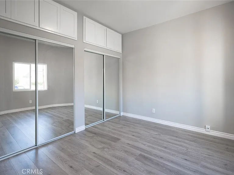 337 W 10th St — Photo 11