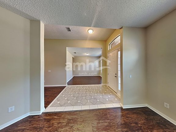 5th image of 10387 Meadow Pointe Dr