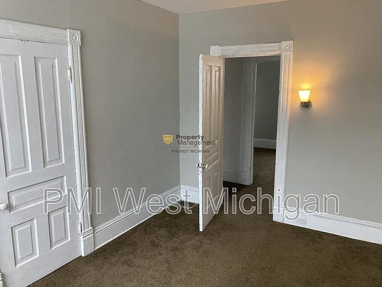 448 Thomas St SE — Photo 11