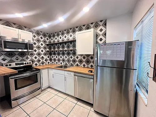 1418-1430 SW 27th St #1 Photo 1