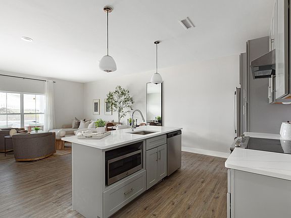 2 Bedroom garden level unit apartment
Living Room/Kitchen