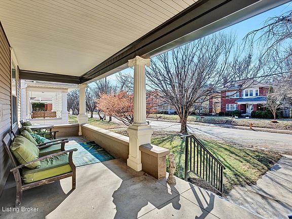 5th image of 123 Hillcrest Ave