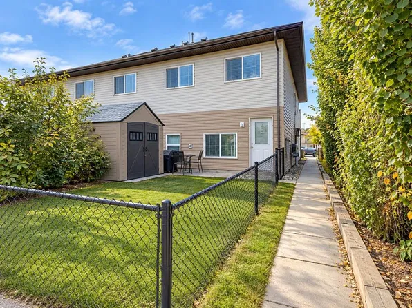 111 N 4th Ave #D, Strathmore, AB T1P 1T5