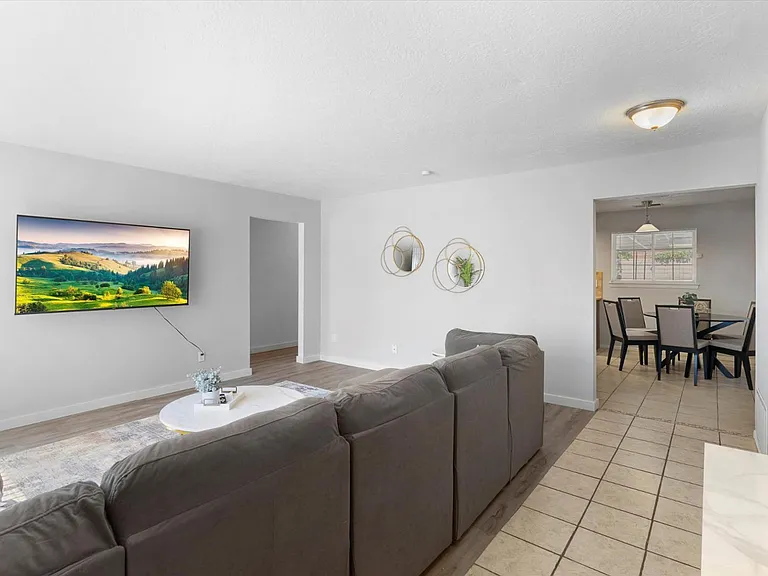 10217 Santa Paula Ave NE — Photo 7