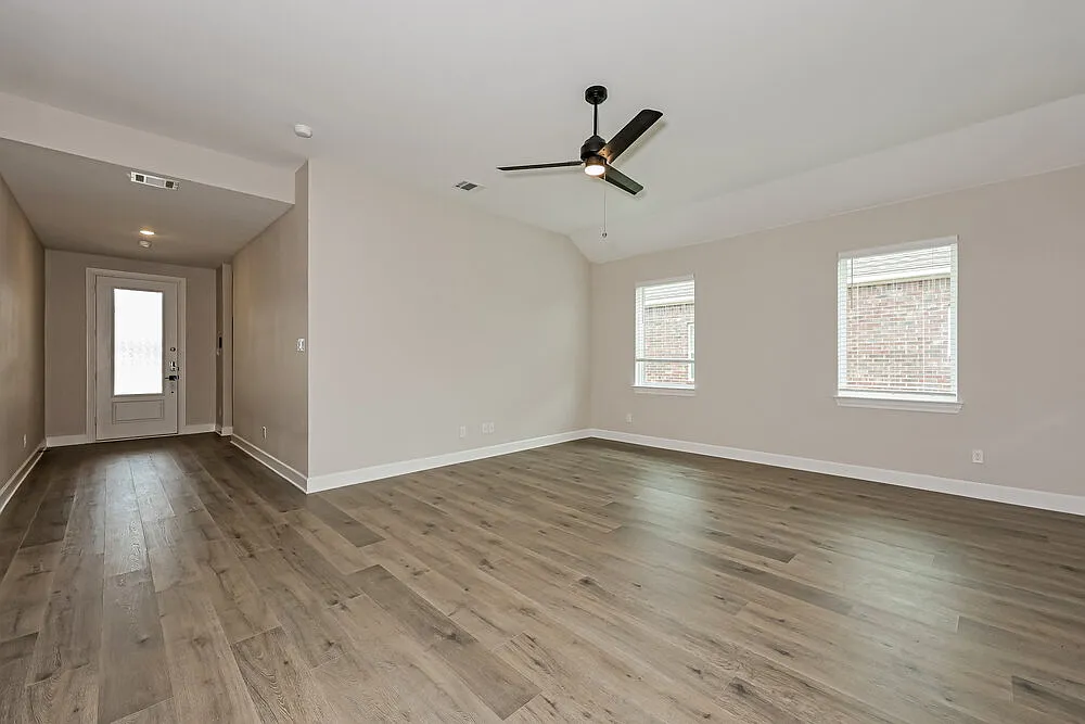4 bed, 2.0 bath, 1798 sqft, $2,400 — Photo 3