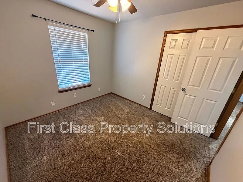 3 bed, 2.0 bath, 1395 sqft, $1,500 — Photo 4