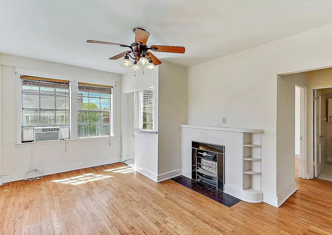 721 N State St — Photo 2