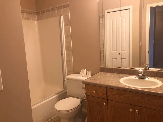 4 bed, 1.5 bath, 1283 sqft, $1,800 — Photo 4