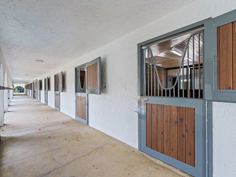 13155 Southfields Rd — Photo 47