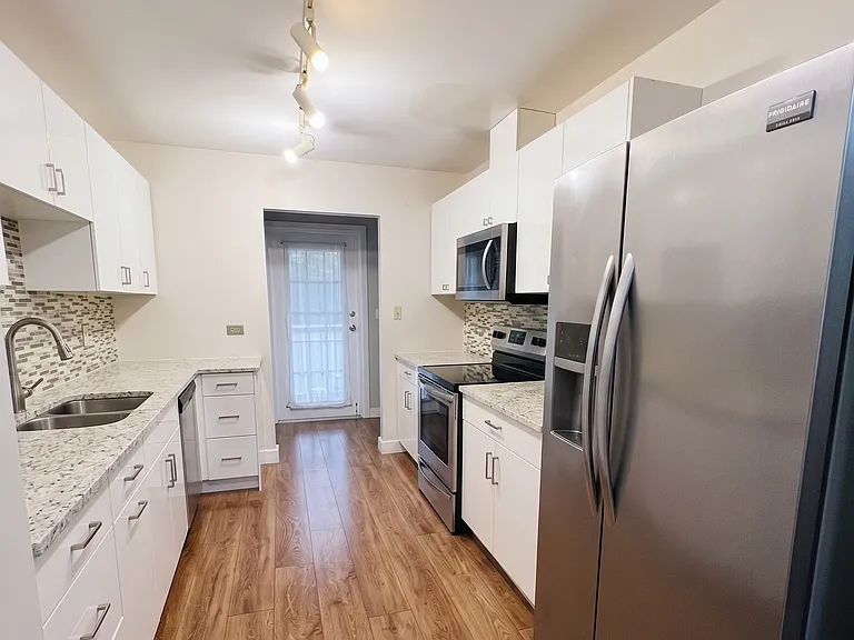 1518 Bowser Ave #13 — Photo 7