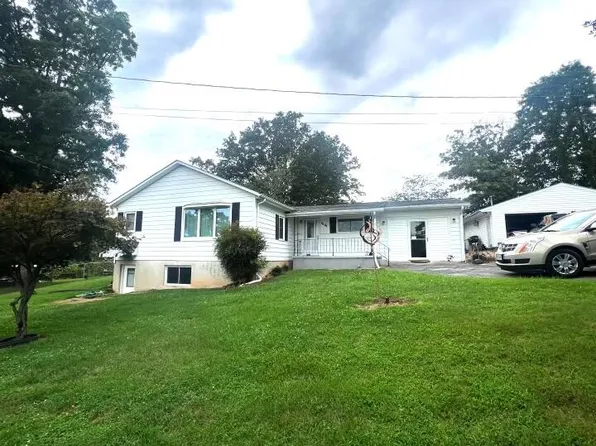 4248 Parr Rd, Salem, VA 24153