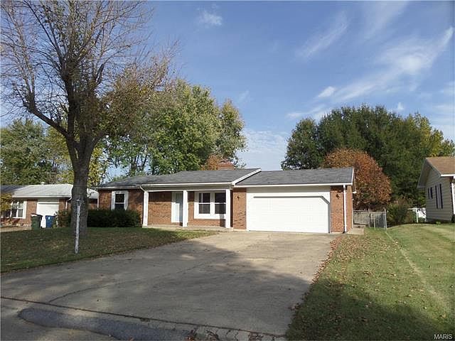 1st image of 14 Oakwood Dr