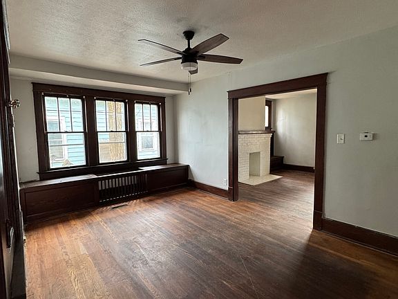 3rd image of 835 Locust Ave #1