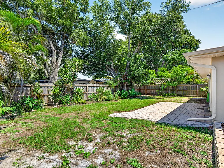 1521 San Roy Dr — Photo 26