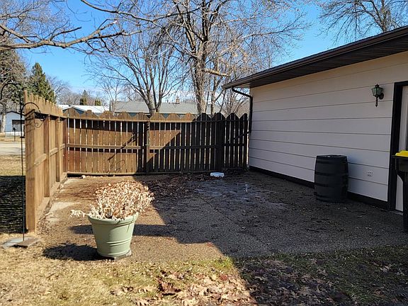 5th image of 612 5th Ave SW