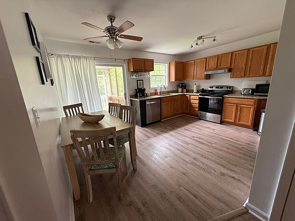 5th image of 3488 Willow St