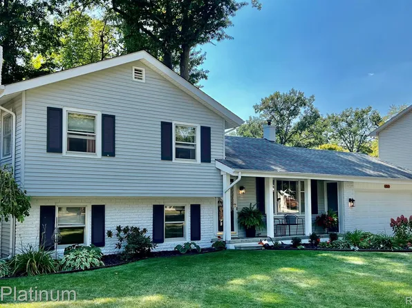 4245 Surrey Ln, Fort Gratiot, MI 48059