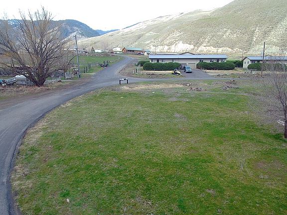 3rd image of 40 Heath Dr