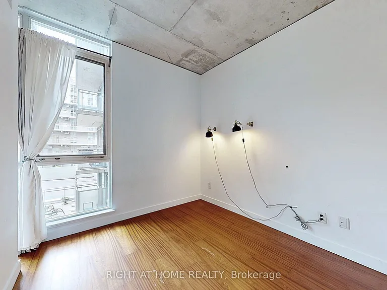 38 Niagara St #312 — Photo 12