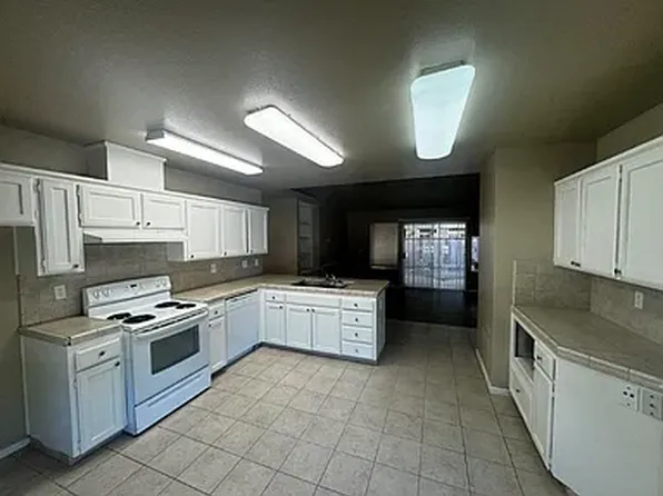 7117 N Antioch Ave APT D, Fresno, CA 93722
