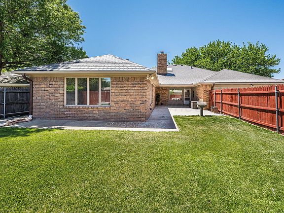 4th image of 6810 Montague Dr