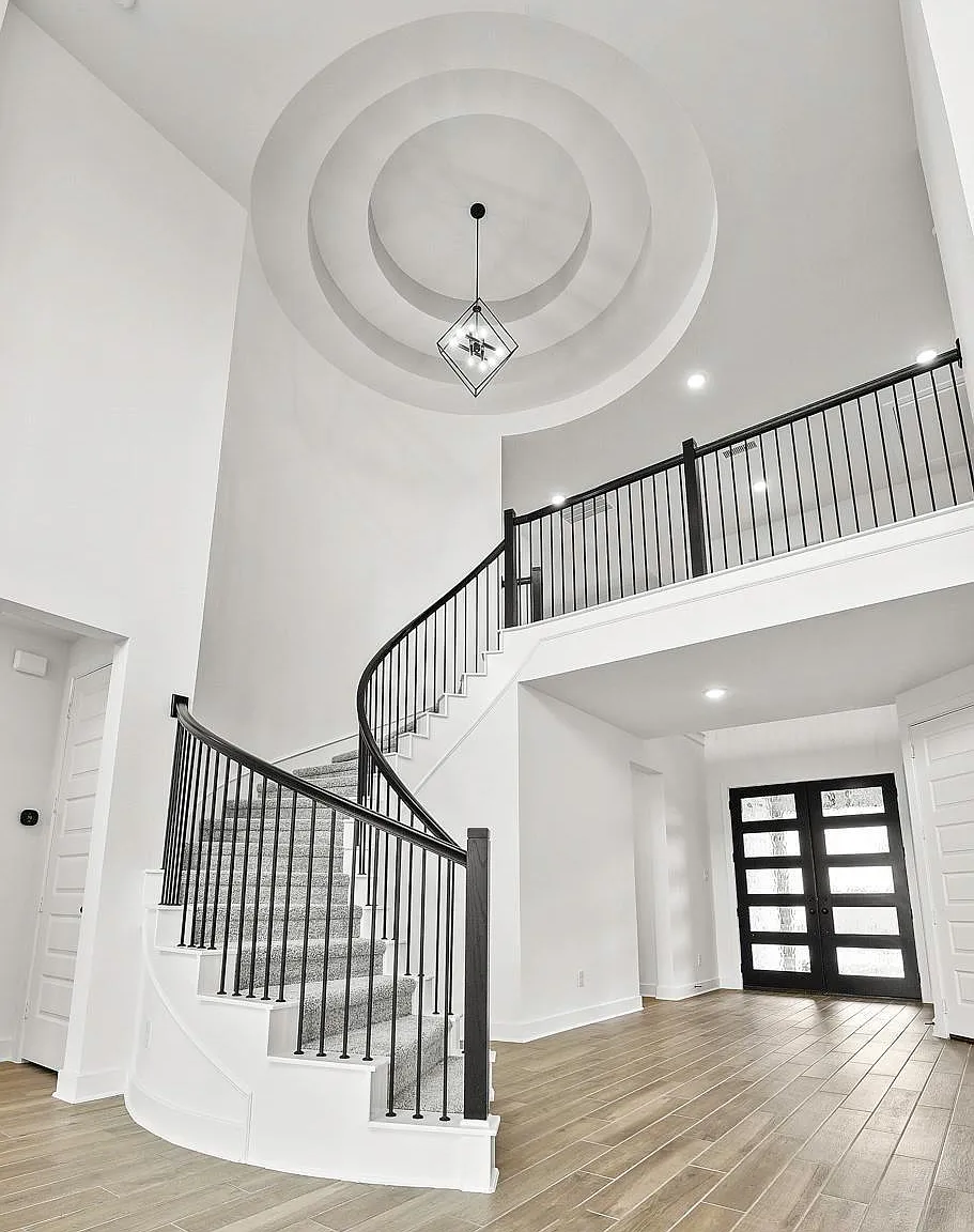 4 bed, 3640 sqft, $3,995 — Photo 2