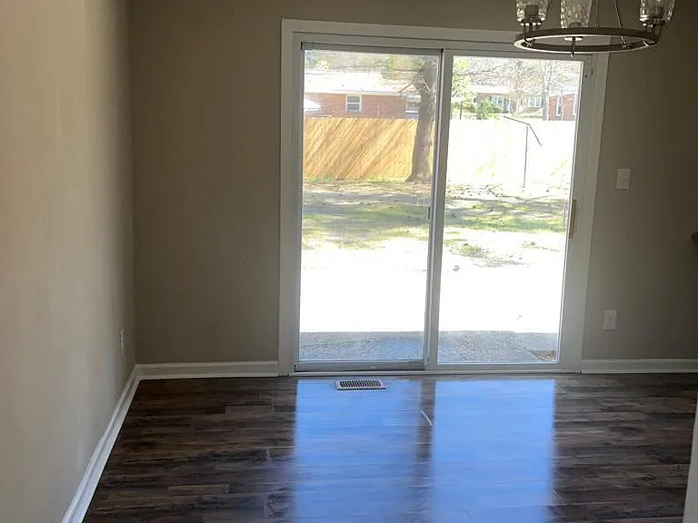 288 Lemont Dr — Photo 3