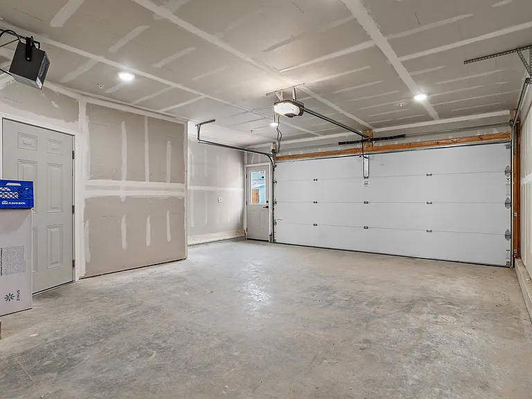 979 Wisdom Rd — Photo 34