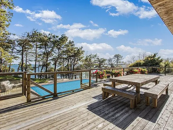 https://photos.zillowstatic.com/fp/4858ff3dbd3b9cf21f72124b311f7524-p_e.webp