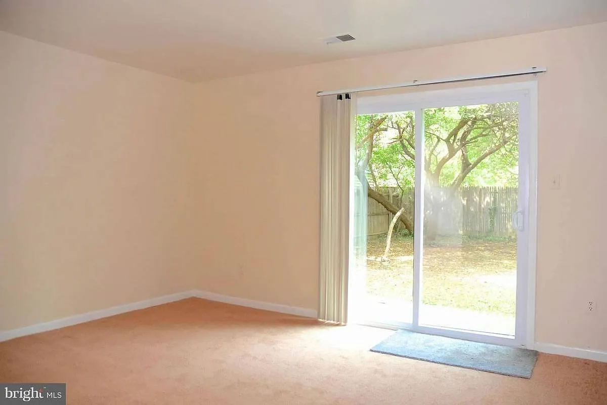 3 bed, 1216 sqft, $3,600 — Photo 3
