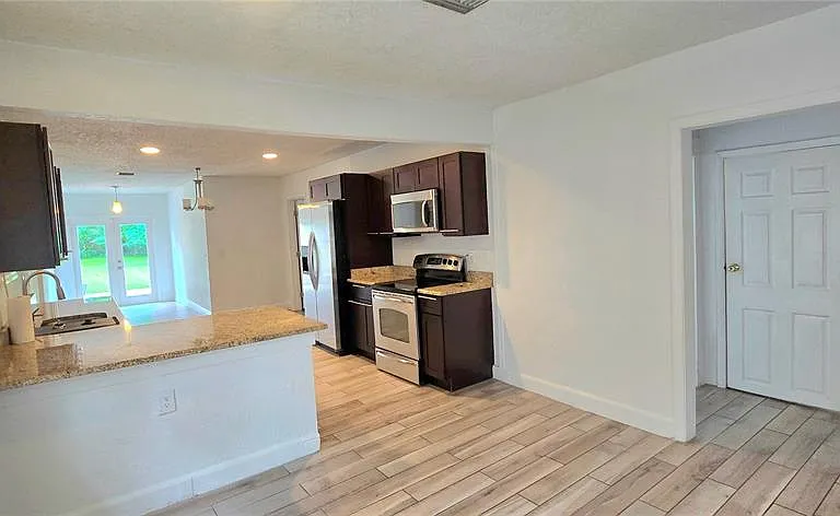 1313 Catherine St — Photo 16