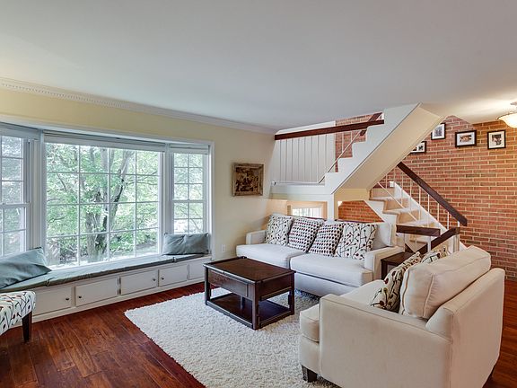 3rd image of 2868 Sutton Oaks Ln