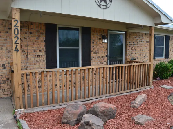 2024 Walker St, Granbury, TX 76048